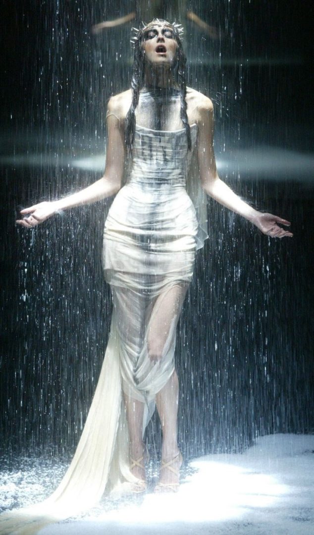 ALEXANDER McQUEEN SUS COLECCIONES 19922010. Enrique Ortega Burgos